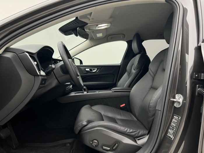 Volvo V60 B4 PLUS DARK AUT 1.maj.