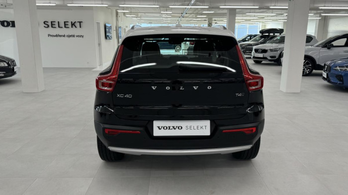 Volvo XC40 T4 AWD MOMENTUM AUT REZERVACE 2.0 Momentum