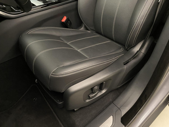 Land Rover Range Rover Velar D200 SE AWD REZERVACE 2.0 d SE