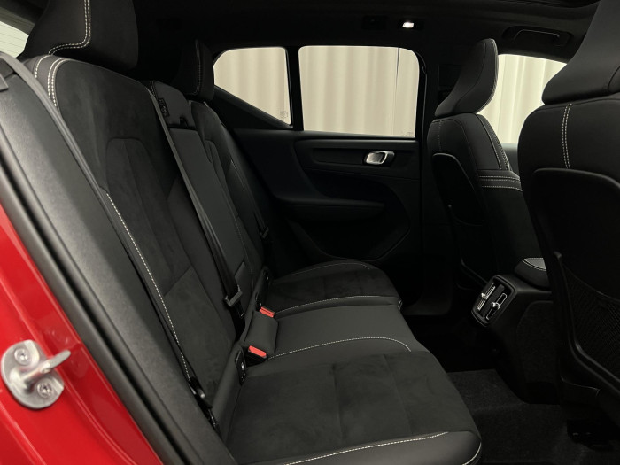 Volvo XC40 B3 ULTRA DARK AUT CZ 1.maj.
