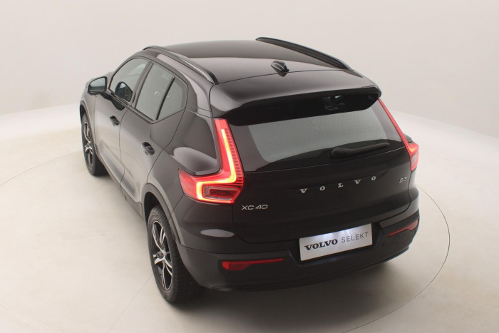 Volvo XC40 B3 DARK PLUS AUT CZ REZERVACE