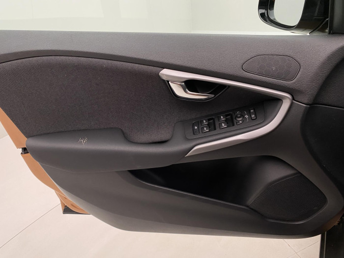 Volvo V40 CC D2 MOMENTUM AUT 1.6 d CC CC Momentum