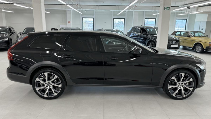 Volvo V90 CROSS COUNTRY B5 REZERVACE