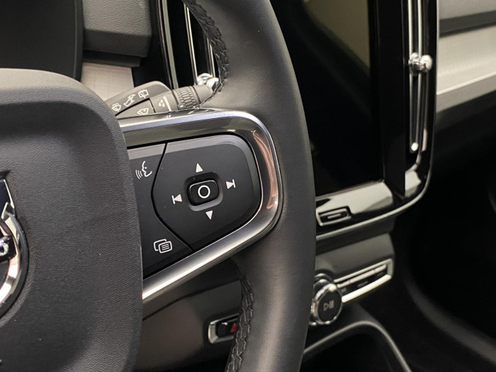 Volvo XC40 B3 DARK PLUS AUT CZ