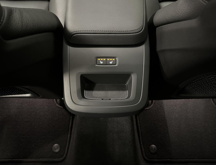 Volvo XC60 B4 AWD PLUS DARK REZERVACE 2.0 Plus
