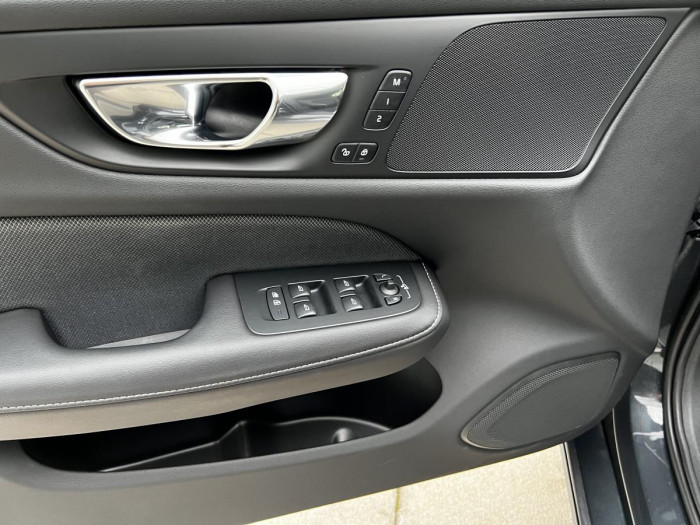 Volvo V60 T4 R-DESIGN AUT 1.maj.