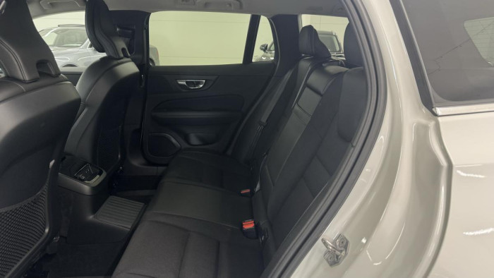 Volvo V60 T6 RECHARGE REZERVACE