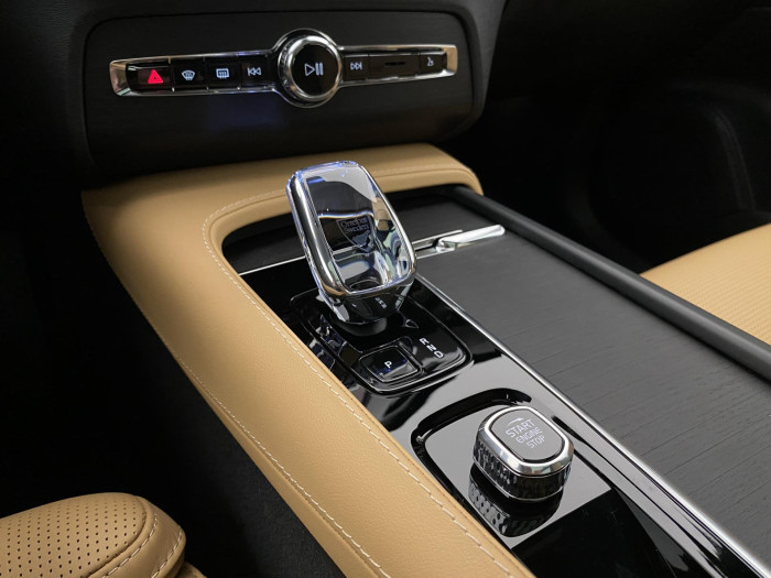 Volvo XC90 T8 AWD ULTIMATE DARK RECHARGE