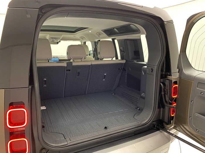 Land Rover Defender D250 AWD SE AUT CZ 3.0 d SE