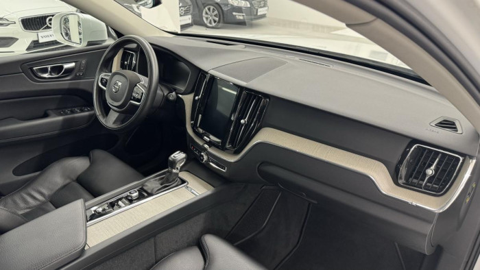 Volvo XC60 T5 AWD INSCRIPTION REZERVACE