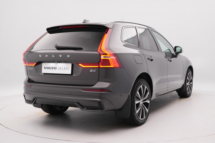 Volvo XC60 B4 PLUS DARK AUT REZERVACE