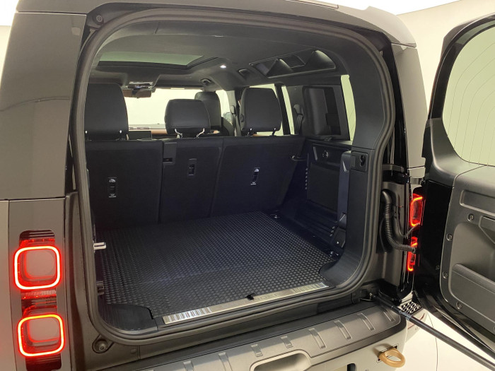 Land Rover Defender P635 OCTA AWD AUT
