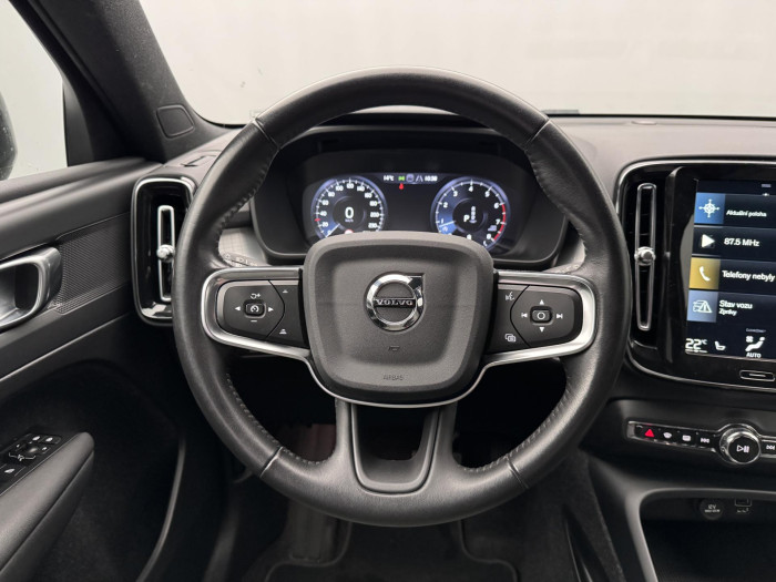 Volvo XC40 B4 MOMENTUM PRO CZ 1.maj 2.0 Momentum