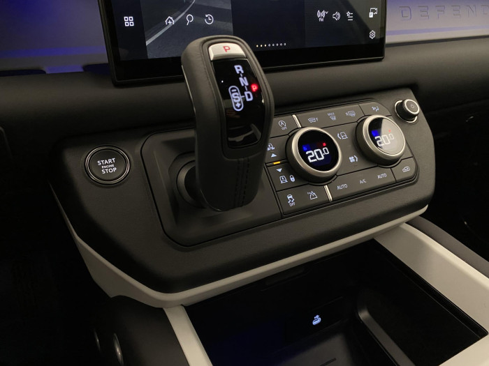 Land Rover Defender 110 D250 X-DYNAMIC SE AWD AUT 3.0 d Dynamic SE