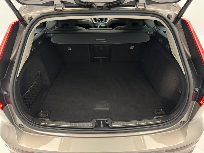 Volvo V60 CC B5 AWD PRO AUT CZ 2.0 CC CC