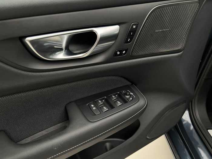 Volvo V60 B4 ULTRA DARK AUT 1.maj.