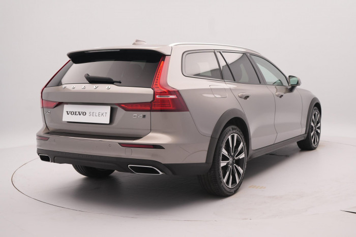 Volvo V60 CC D4 AWD MOMENTUM REZERVACE 2.0 d CC CC Momentum
