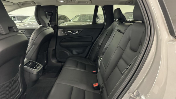 Volvo V60 CROSS COUNTRY B4 AWD REZERVACE