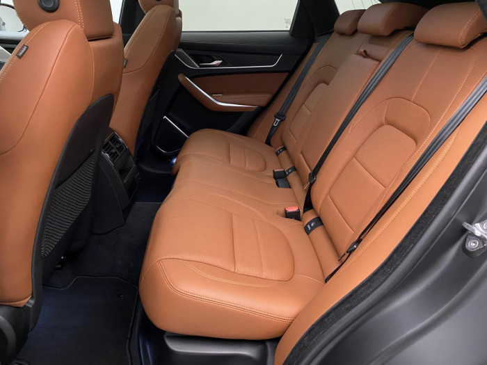 Jaguar F-Pace D200 R-DYNAMIC REZERVACE 2.0 d Dynamic