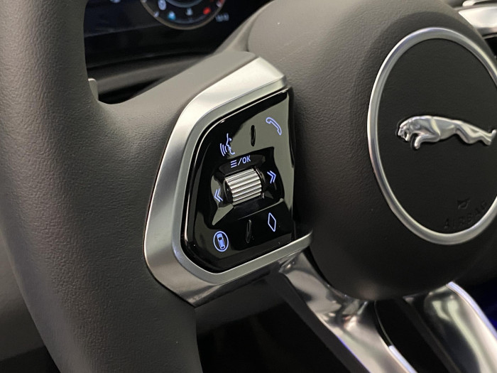 Jaguar E-Pace P250 SE  R-DYNAMIC REZERVACE 2.0 SE Dynamic