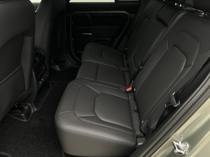 Land Rover Defender 110 D250 X-DYNAMIC SE AWD AUT 3.0 d Dynamic SE