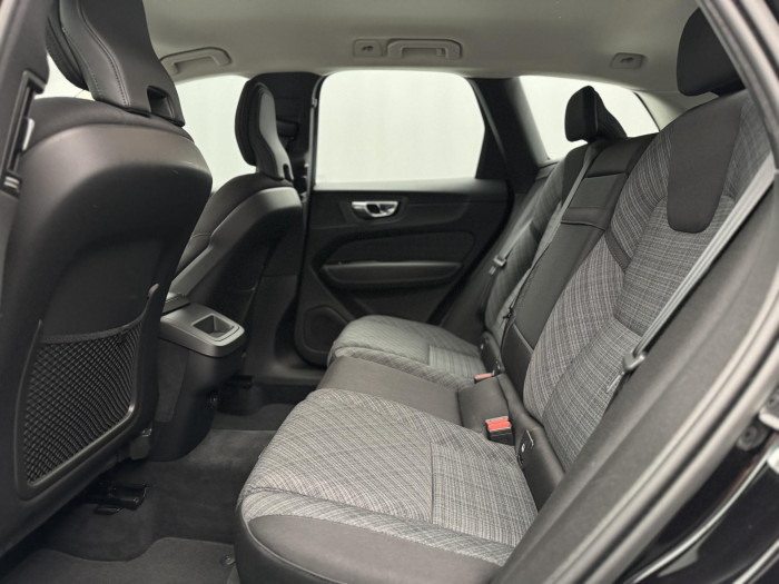 Volvo XC60 B4 AWD CORE CZ 1. maj