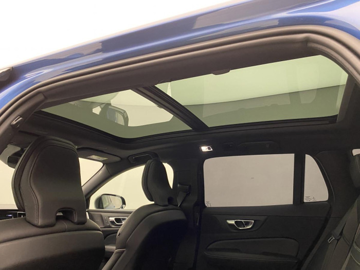 Volvo V60 B6 AWD R-DESIGN REZERVACE