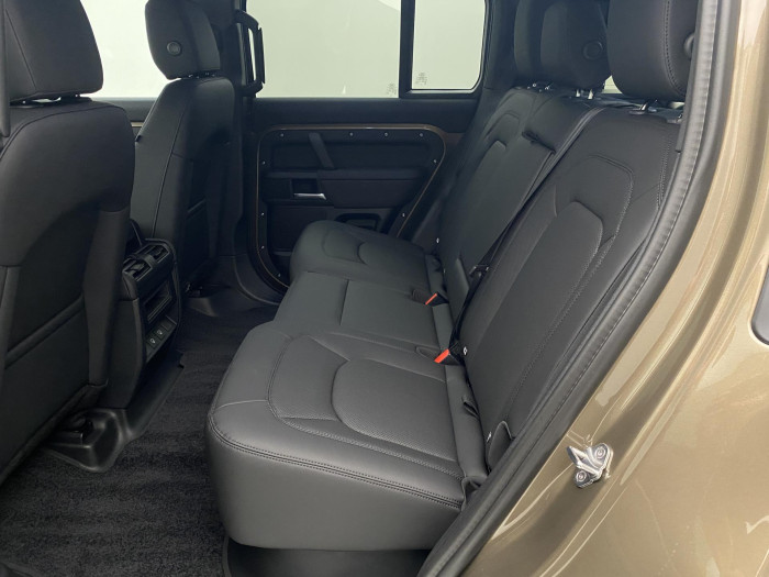 Land Rover Defender 110 D250 X-DYNAMIC SE AWD AUT 3.0 d Dynamic SE