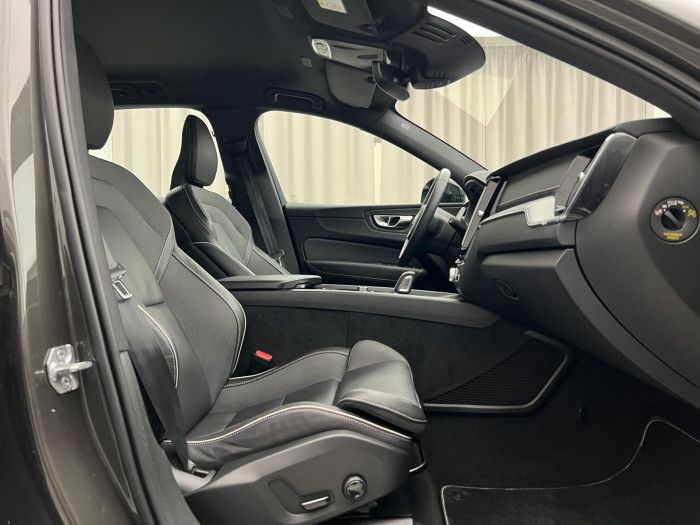 Volvo XC60 B5 AWD R-DESIGN AUT