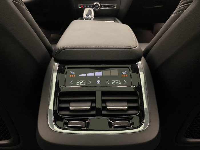 Volvo V60 CC B4 AWD ULTIMATE REZERVACE 2.0 CC CC