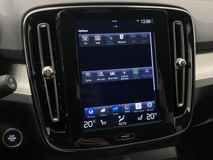 Volvo XC40 B4 AWD MOMENTUM AUT REZERVACE 2.0 Momentum