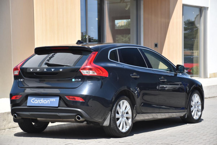 Volvo V40 D3 MOMENTUM REZERVACE 2.0 d Momentum