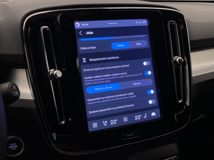 Volvo XC40 B4 PLUS BLACK EDITION AUT CZ