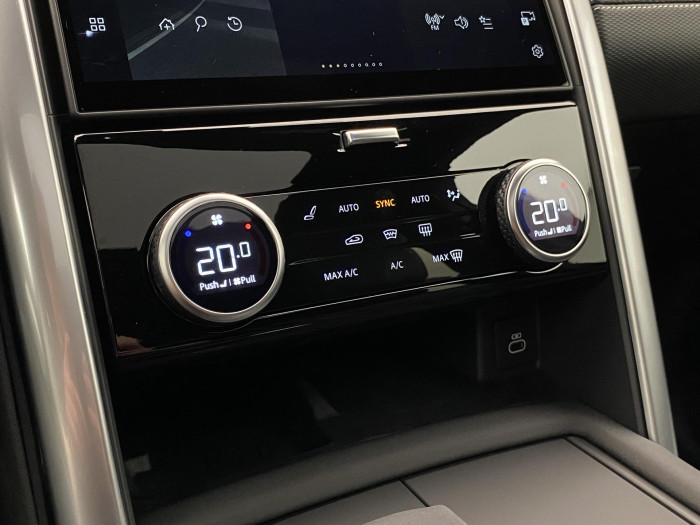 Land Rover Discovery D250 Dynamic SE REZERVACE 3.0 d Dynamic SE