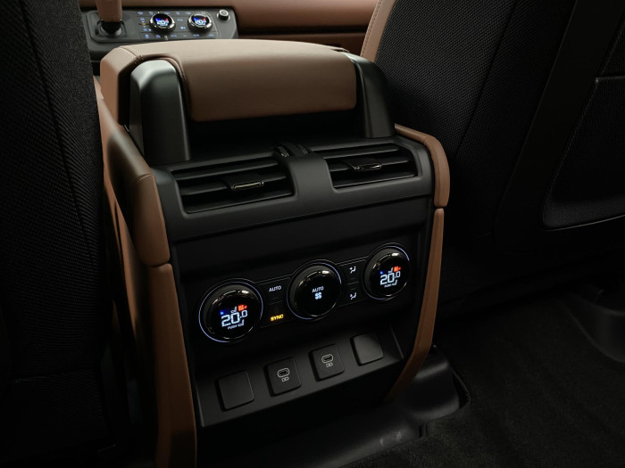 Land Rover Defender P635 OCTA AWD AUT