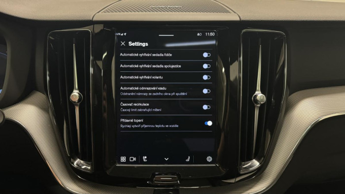 Volvo XC60 B4 AWD PLUS DARK REZERVACE 2.0 Plus