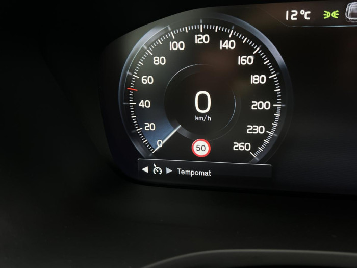 Volvo V60 D4 R-DESIGN NAVIGACE 1.maj. 2.0 d