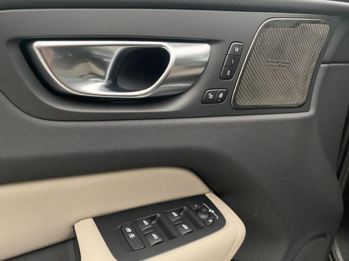 Volvo XC60 B5 AWD AUT DARK PLUS