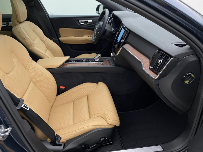 Volvo V60 B4 AUT DARK PLUS