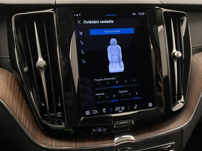 Volvo XC60 B5 AWD ULTIMATE REZERVACE