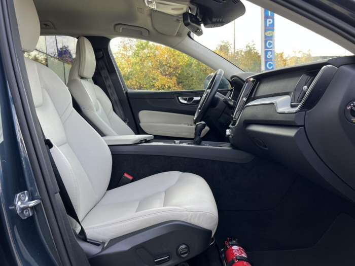 Volvo XC60 D3 MOMENTUM NAVIGACE 1.maj. 2.0 d Momentum