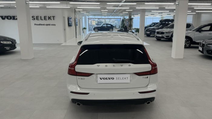 Volvo V60 T6 RECHARGE REZERVACE