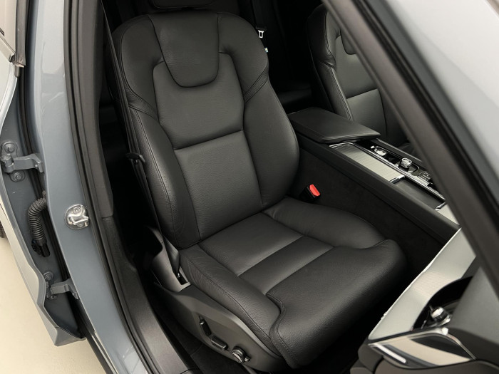 Volvo XC60 B4 AWD PLUS DARK AUT 1.maj.
