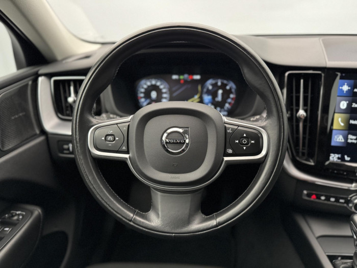 Volvo XC60 D4 MOMENTUM CZ REZERVACE 2.0 d Momentum