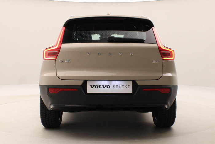 Volvo XC40 B3 PLUS DARK AUT CZ