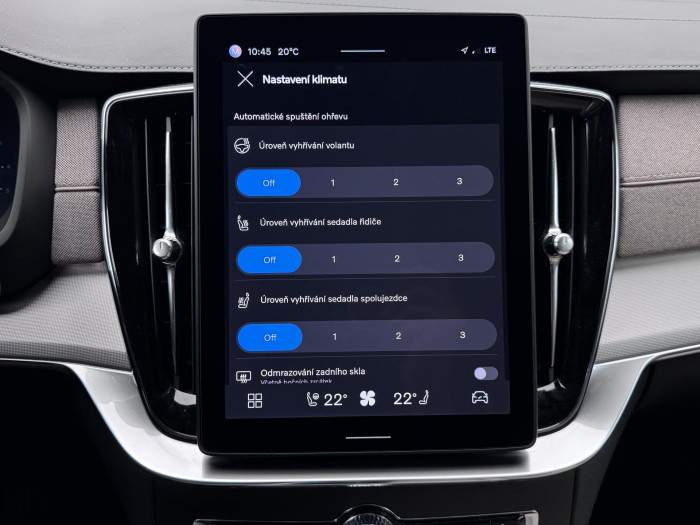 Volvo XC90 B5 AWD CORE AUT CZ 1.maj