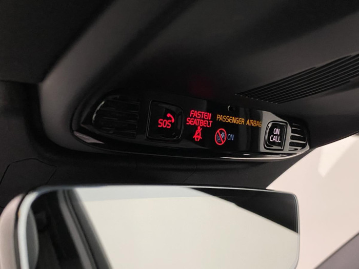 Volvo XC60 B5 AWD R-DESIGN AUT REZERVACE