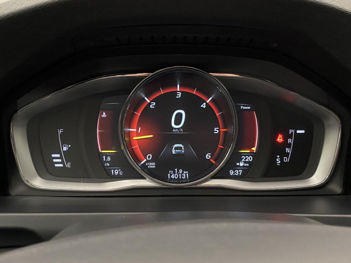 Volvo V60 CC D4 AWD SUMMUM AUT REZERVACE 2.4 d CC CC Summum