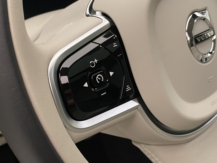 Volvo XC60 T6 AWD PLUG-IN DARK PLUS AUT