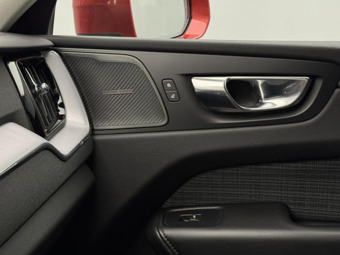 Volvo XC60 B4 AWD MOMENTUM PRO CZ 2.0 Momentum